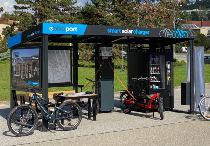 Přístřešek na kola se solárním nabíjením e-BikePort